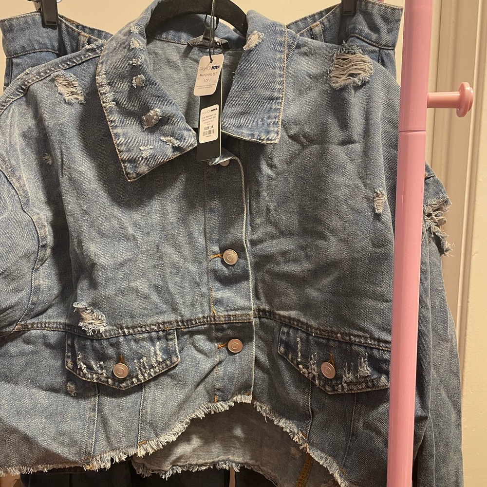 Fashion Nova Light Blue Distressed Denim Jacket - Picture 2 of 4